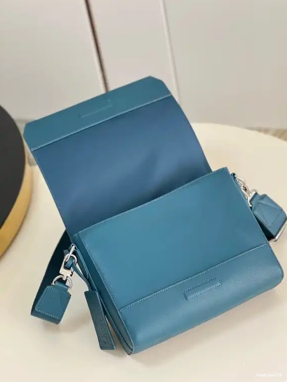 LOUIS VUITTON NEW MESSEAGE 0418